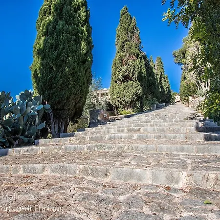 펜션 Townhouse Calvari By Homevillas360