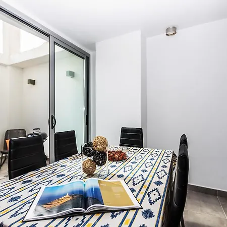 Townhouse Calvari By Homevillas360 포엔샤