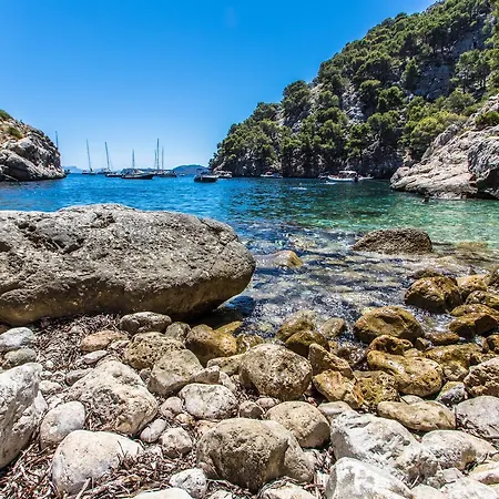 بيت للعطل Townhouse Calvari By Homevillas360 *