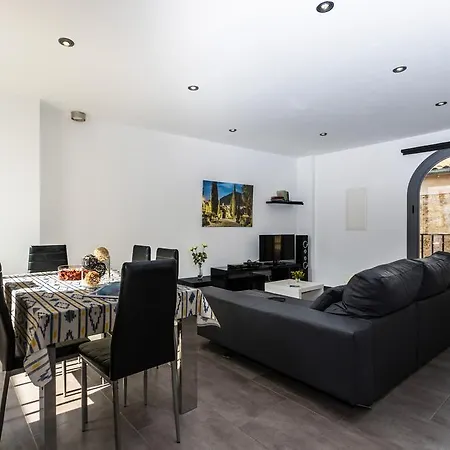 בית נופש Townhouse Calvari By Homevillas360 פוינסה
